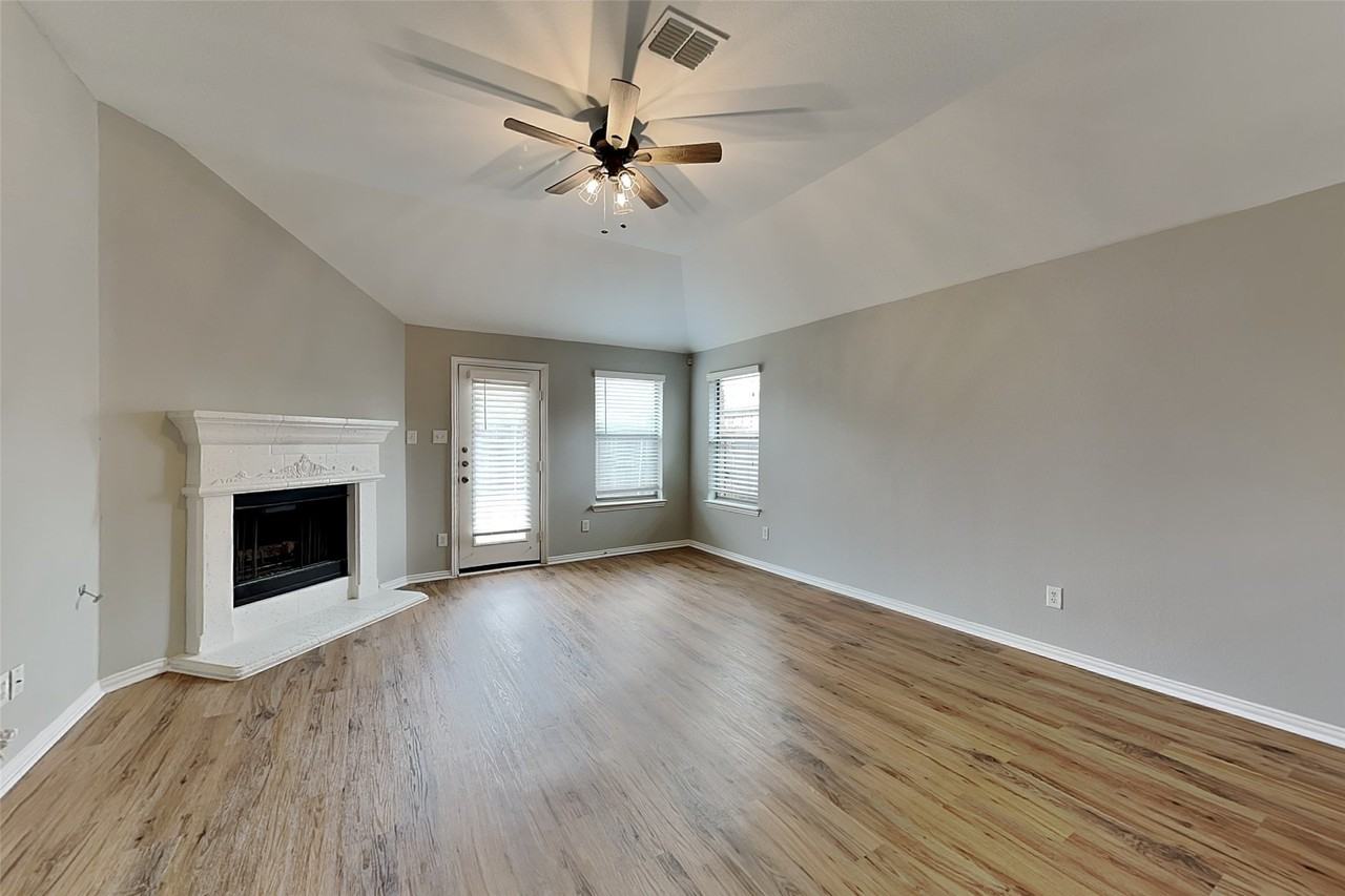 2713 Evening Mist Dr - Photo 3 of 22