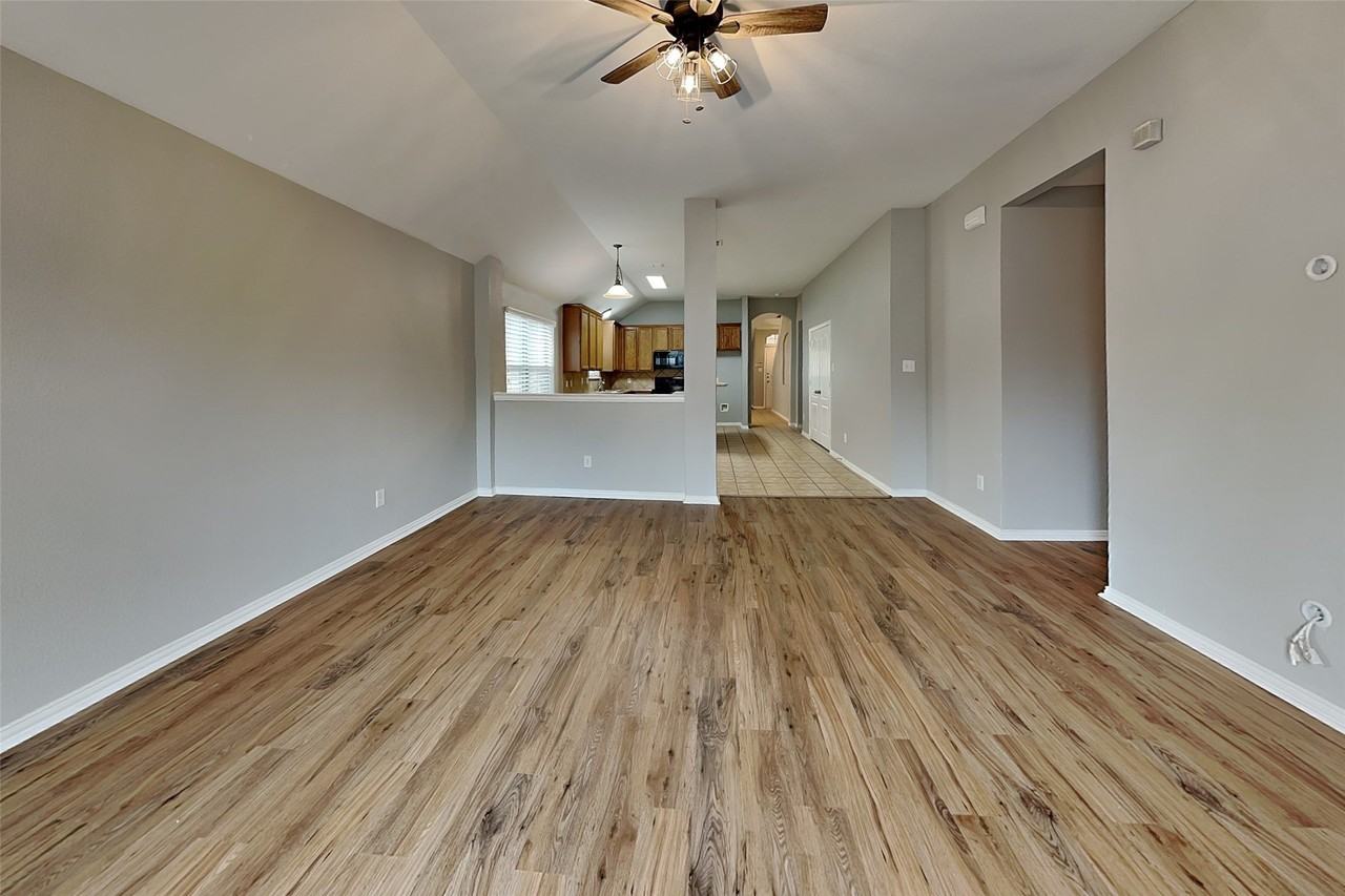 2713 Evening Mist Dr - Photo 4 of 22