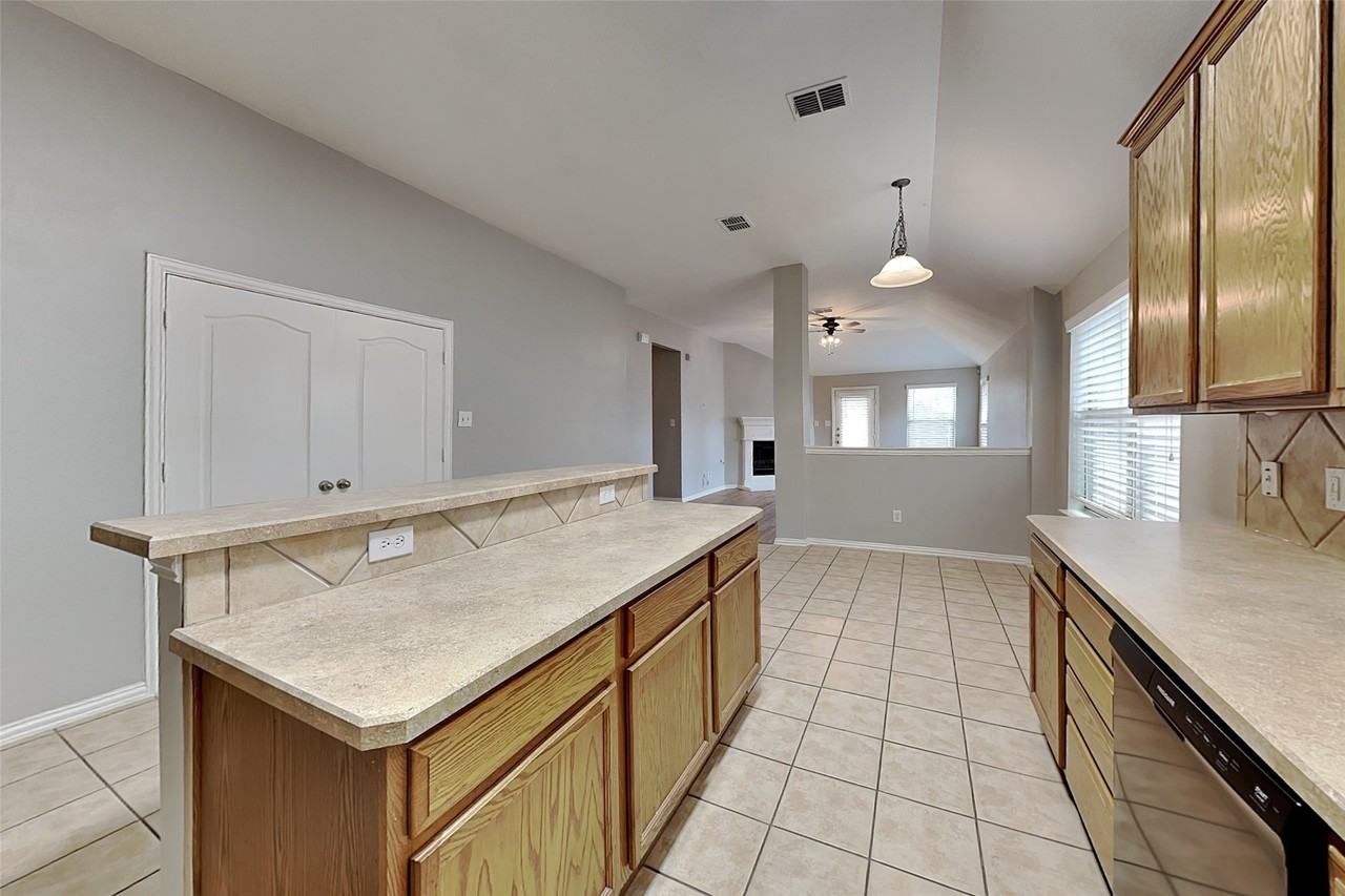 2713 Evening Mist Dr - Photo 5 of 22