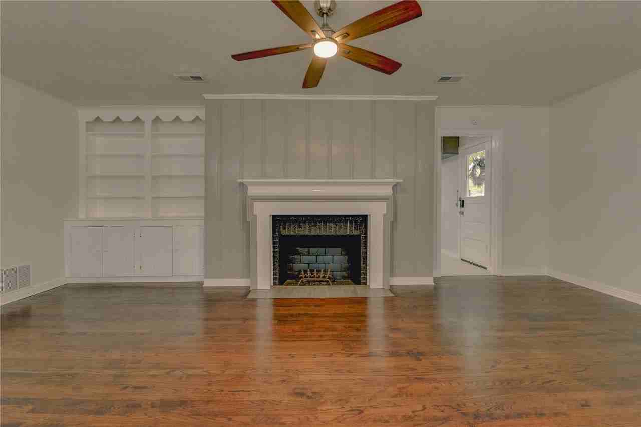 1100 Wade Hampton St - Photo 3 of 28