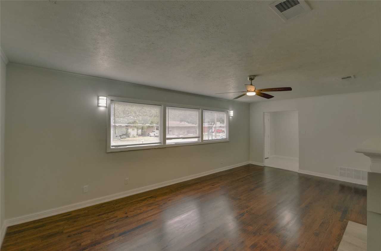 1100 Wade Hampton St - Photo 7 of 28