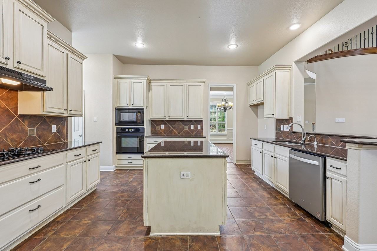 1205 Lake Glen Cir - Photo 4 of 26