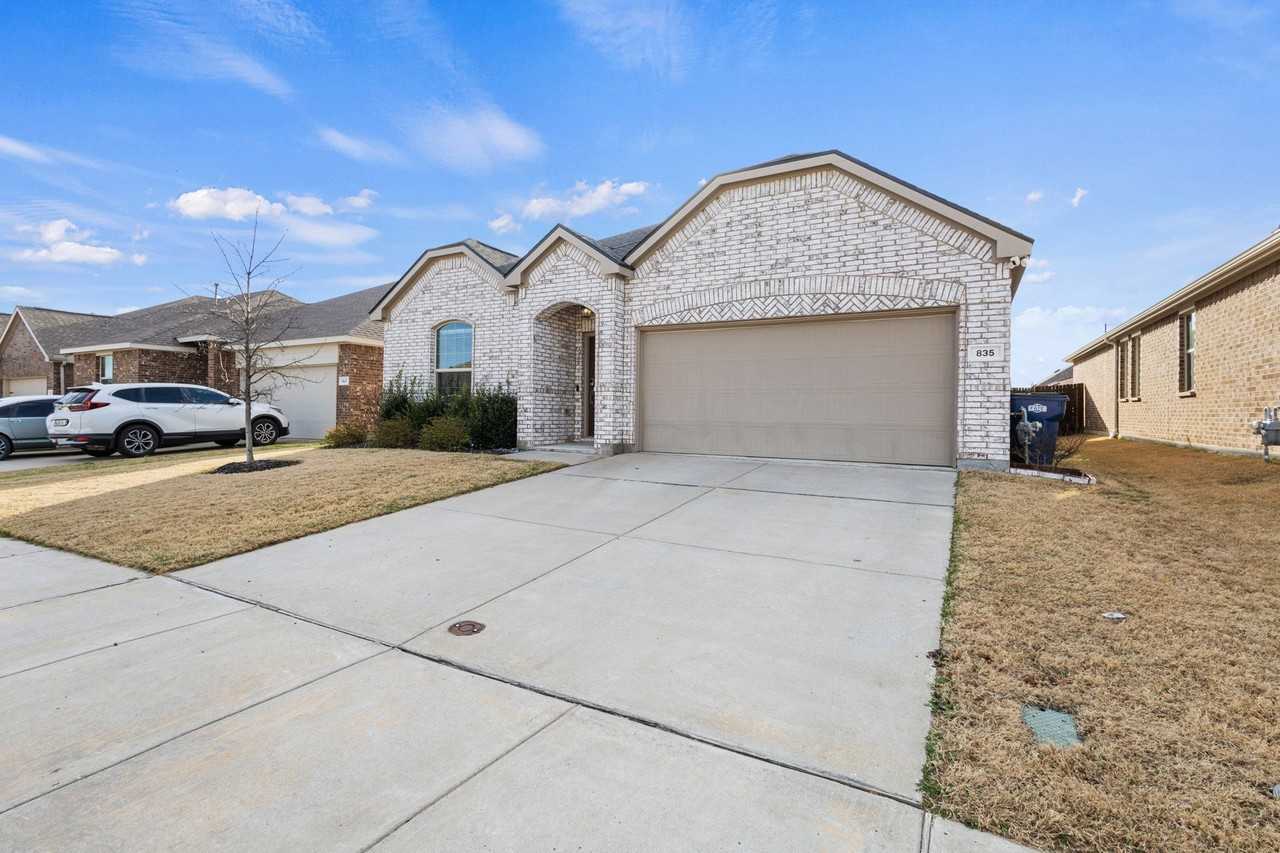 835 Sitwell Dr - Photo 2 of 35