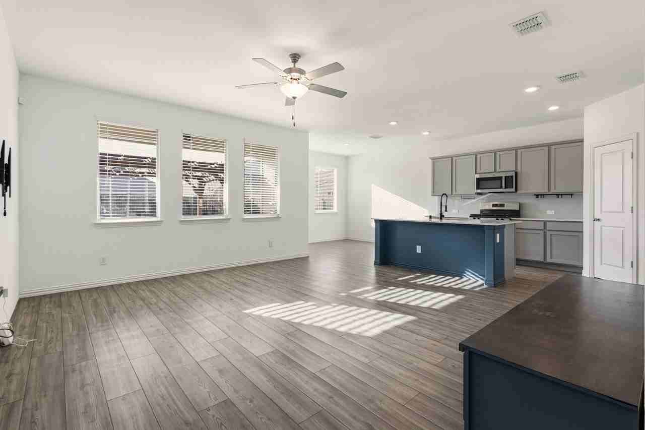 835 Sitwell Dr - Photo 5 of 35