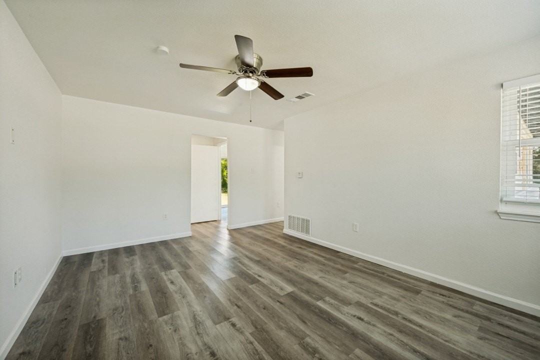 411 Hillcrest St - Photo 3 of 24