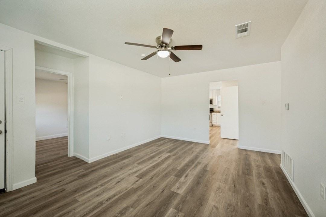 411 Hillcrest St - Photo 6 of 24