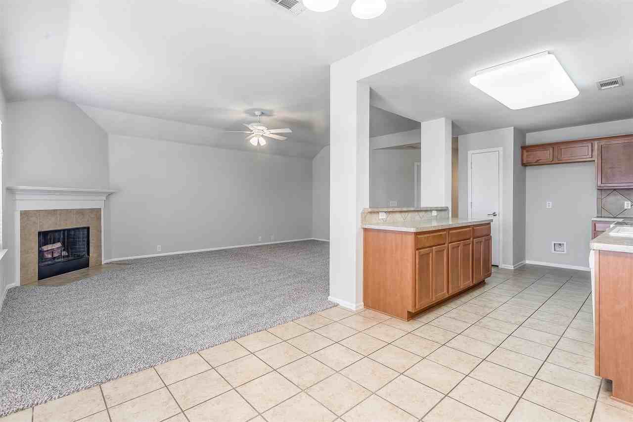 529 Quail Hollow Dr - Photo 4 of 33
