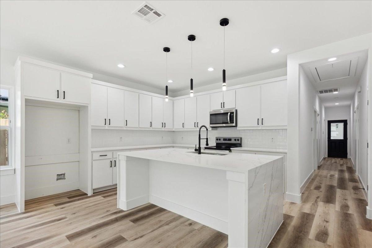 3930 Coolidge St - Photo 4 of 22