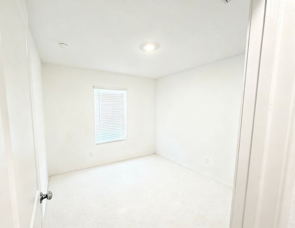7855 Rutherford Ln - Photo 4 of 27