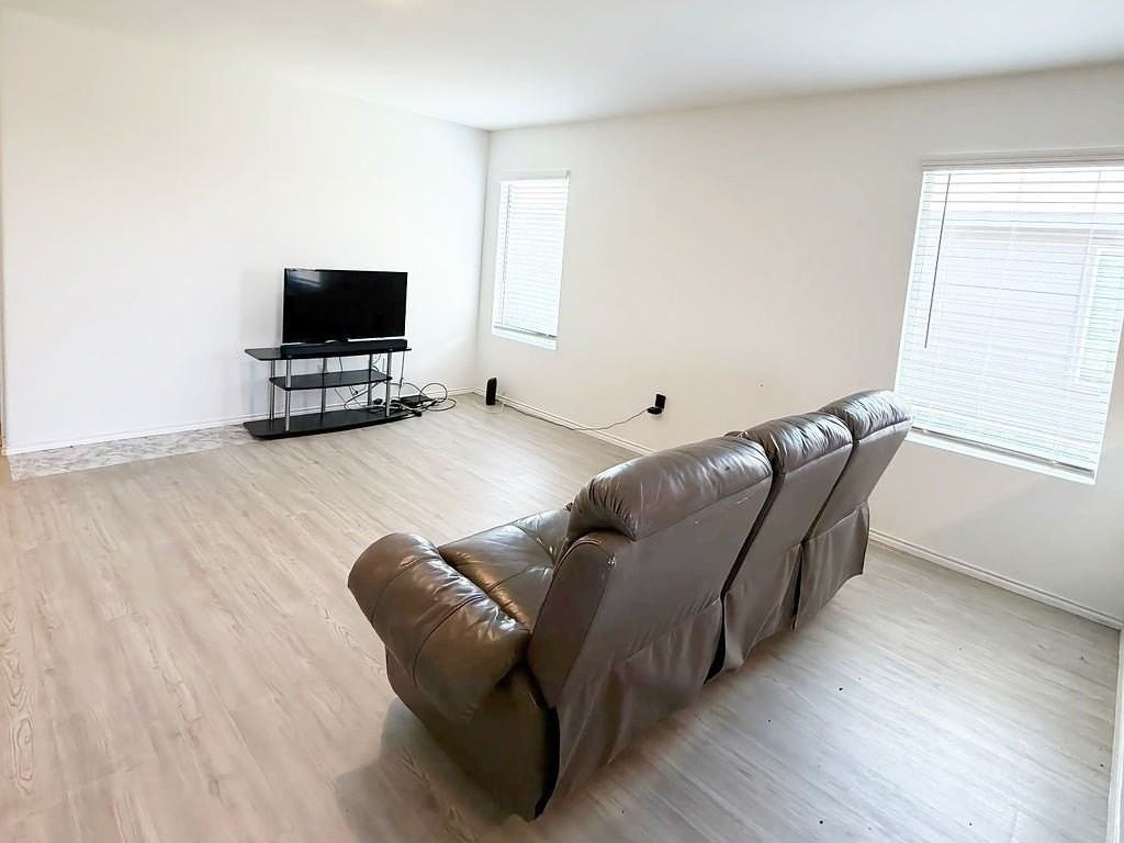 7855 Rutherford Ln - Photo 5 of 27