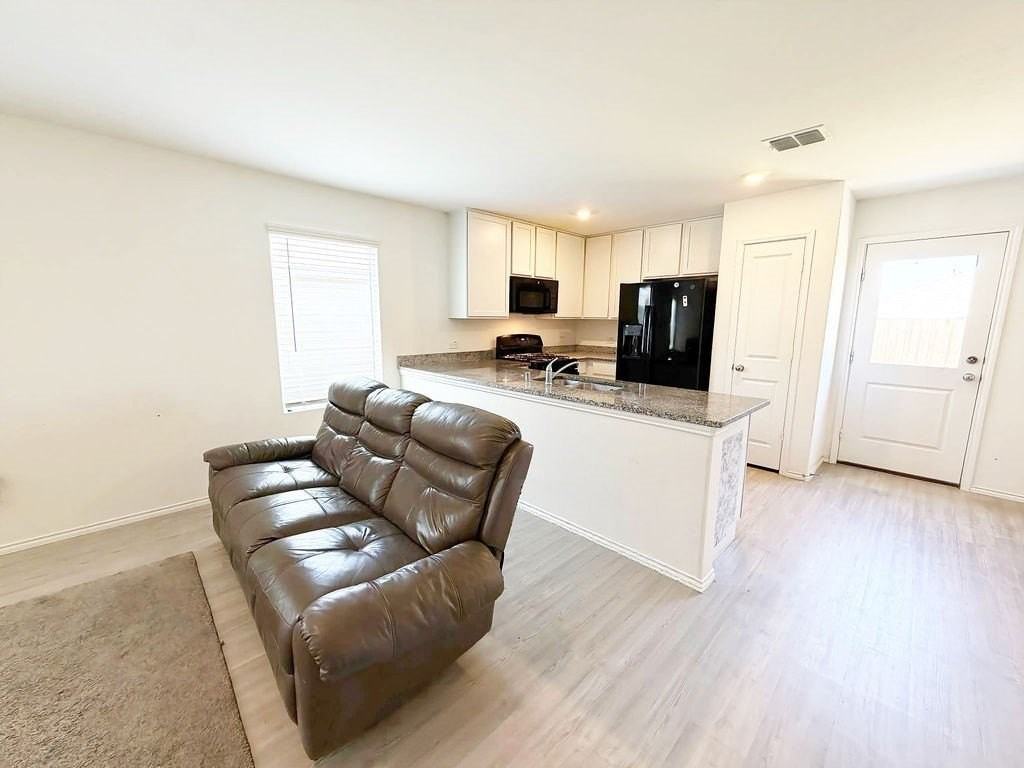 7855 Rutherford Ln - Photo 6 of 27
