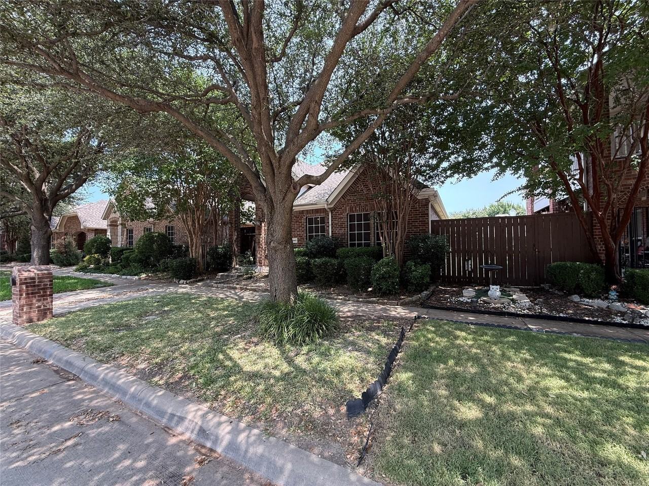 7440 Lancaster Gate - Photo 3 of 22