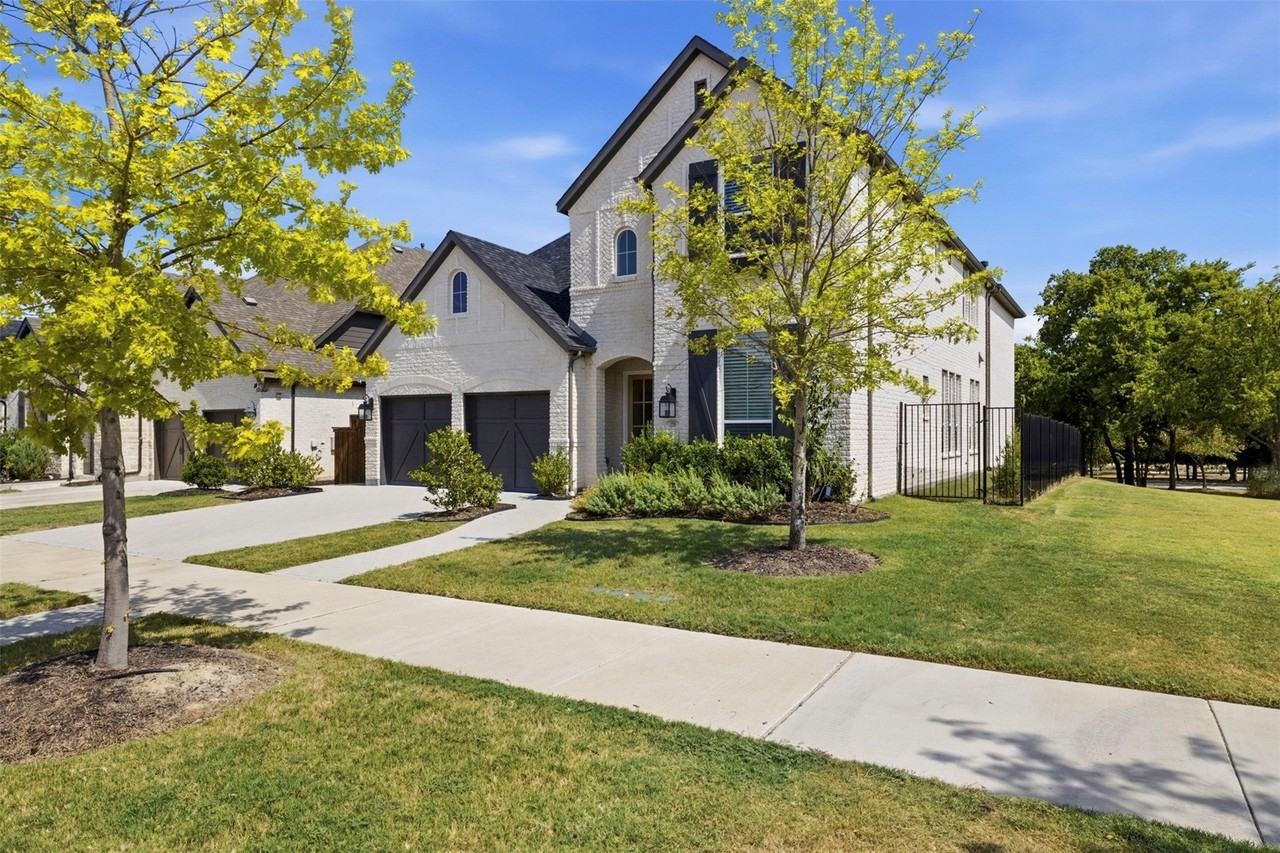 15561 Songbird St - Photo 2 of 40