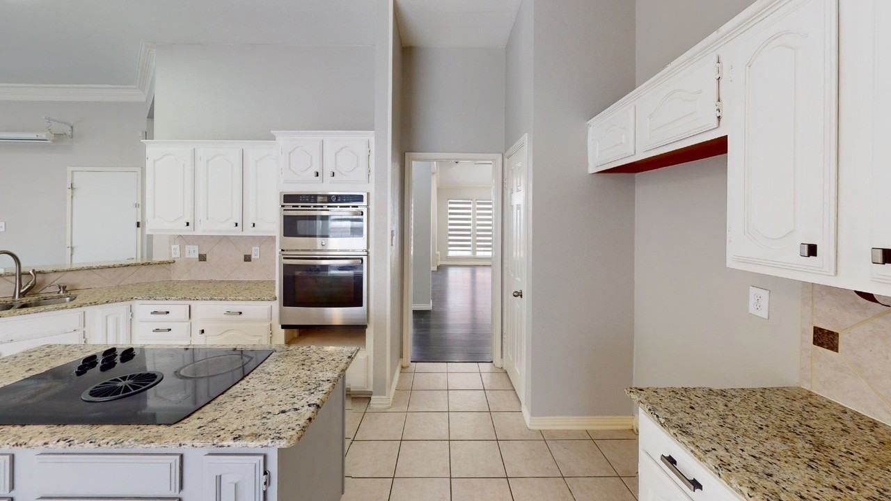 1629 Bennington Dr - Photo 4 of 25