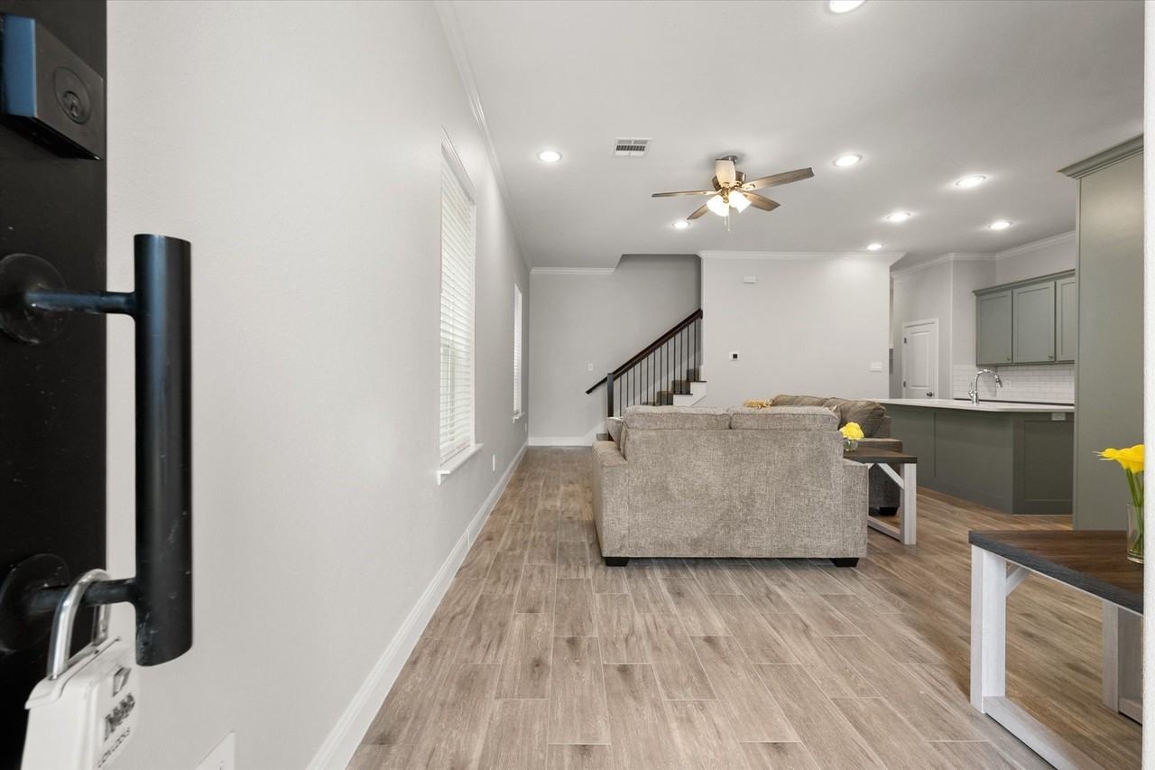 2362 Spring Park Blvd - Photo 7 of 31