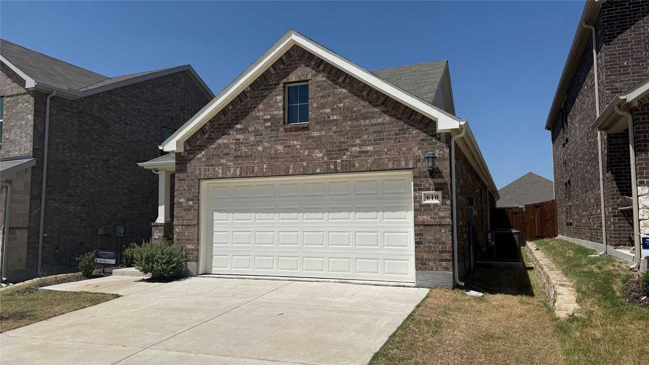 610 Hemingway Ln - Photo 3 of 6