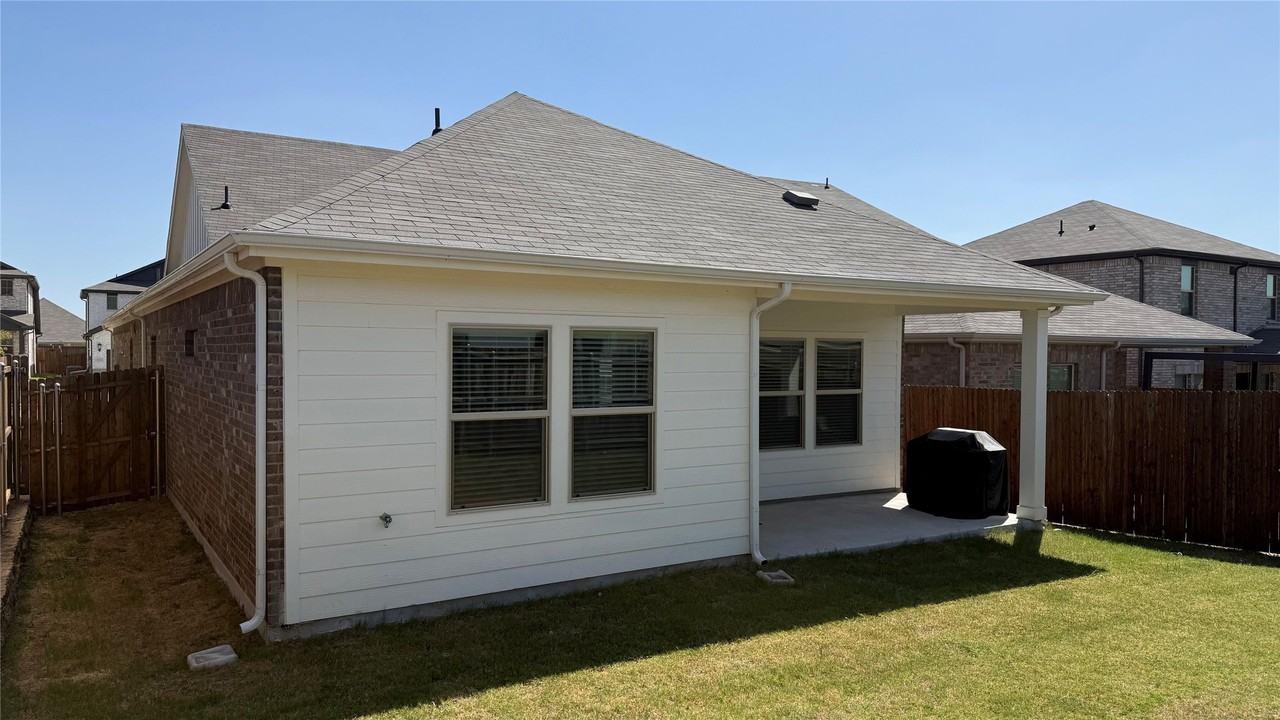 610 Hemingway Ln - Photo 4 of 6