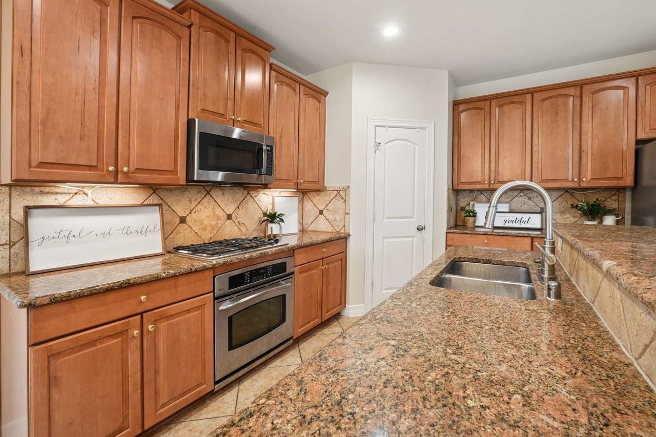 3512 Black Gold Dr - Photo 6 of 36