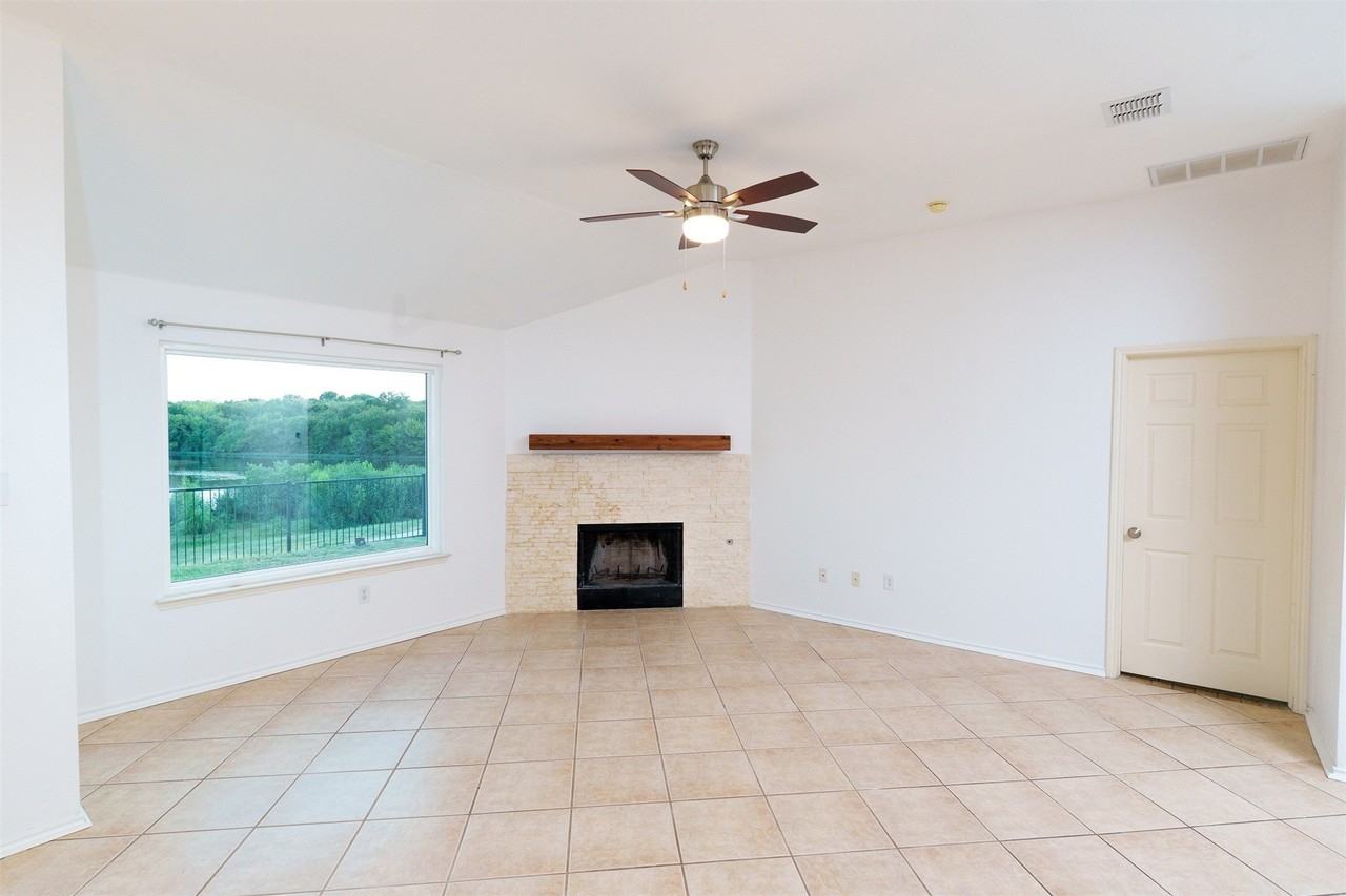 10400 Lake Park Dr - Photo 5 of 20