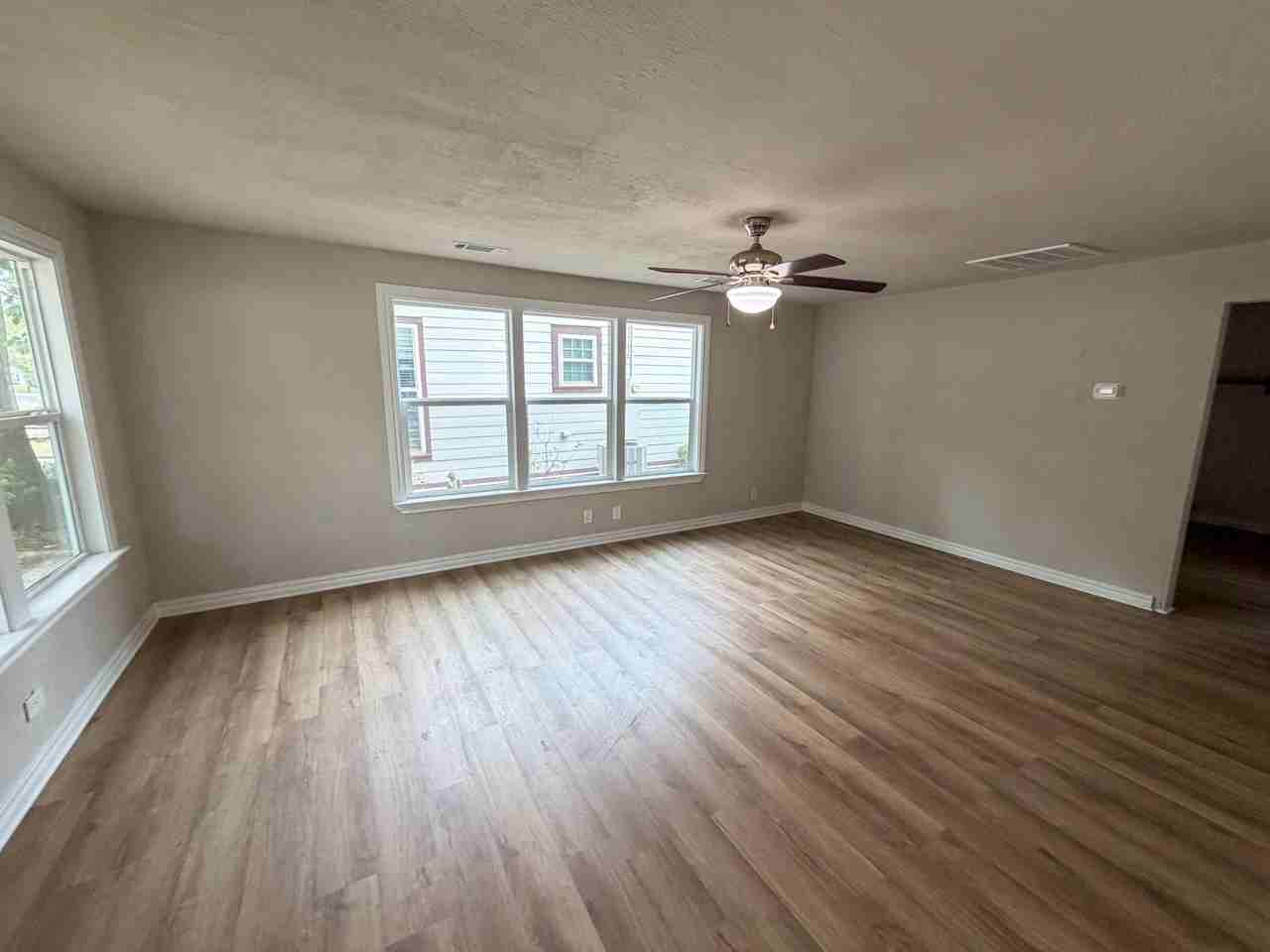 1527 W Gandy St - Photo 3 of 13