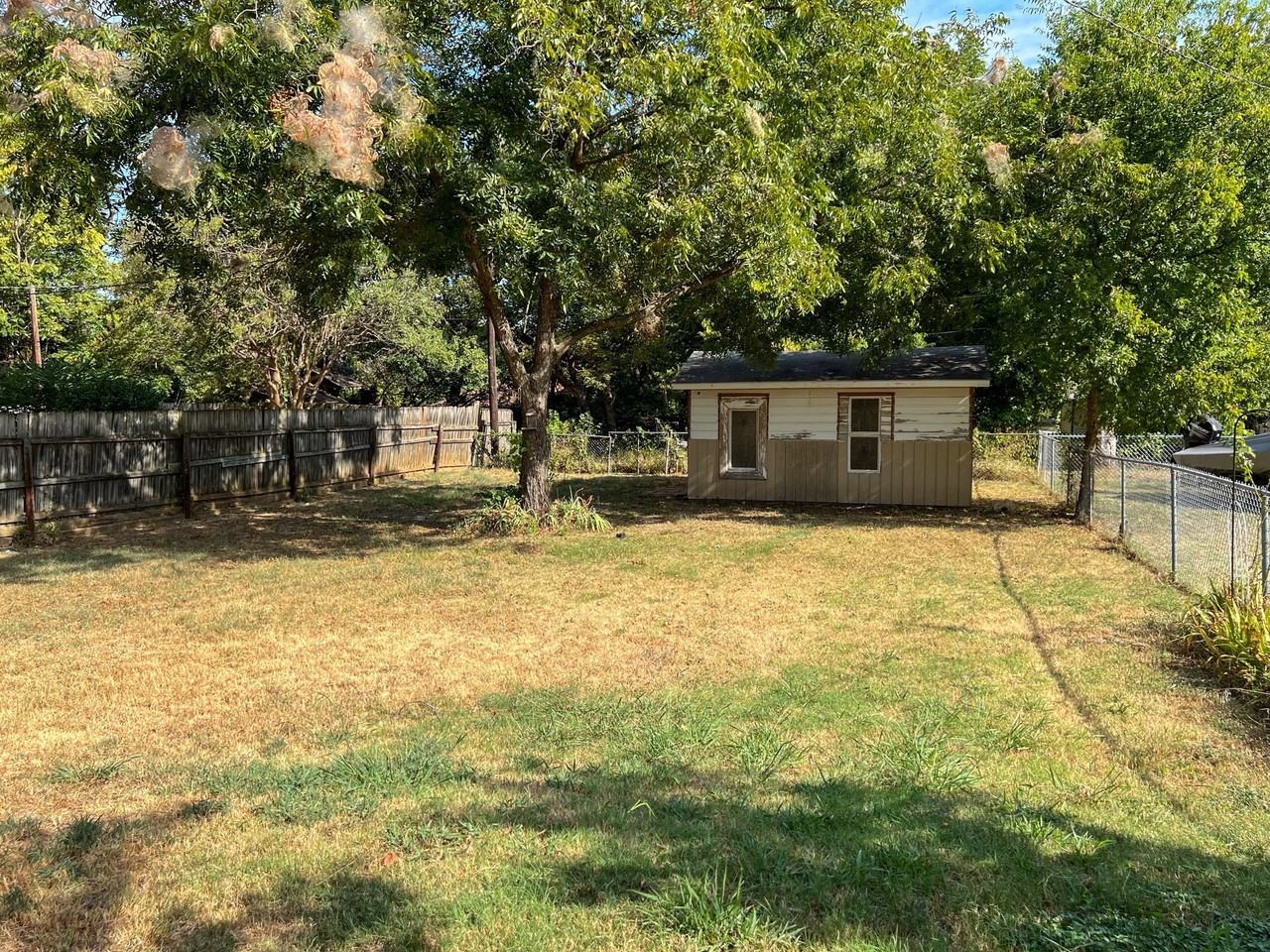 1527 W Gandy St - Photo 4 of 13