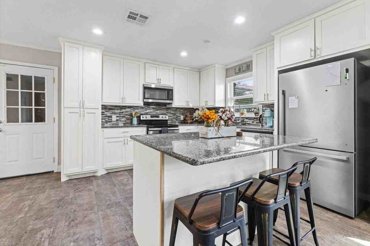 942 Longfellow St - Photo 7 of 26
