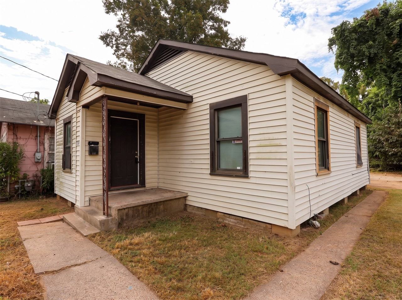 504 Yarborough St - Photo 2 of 15