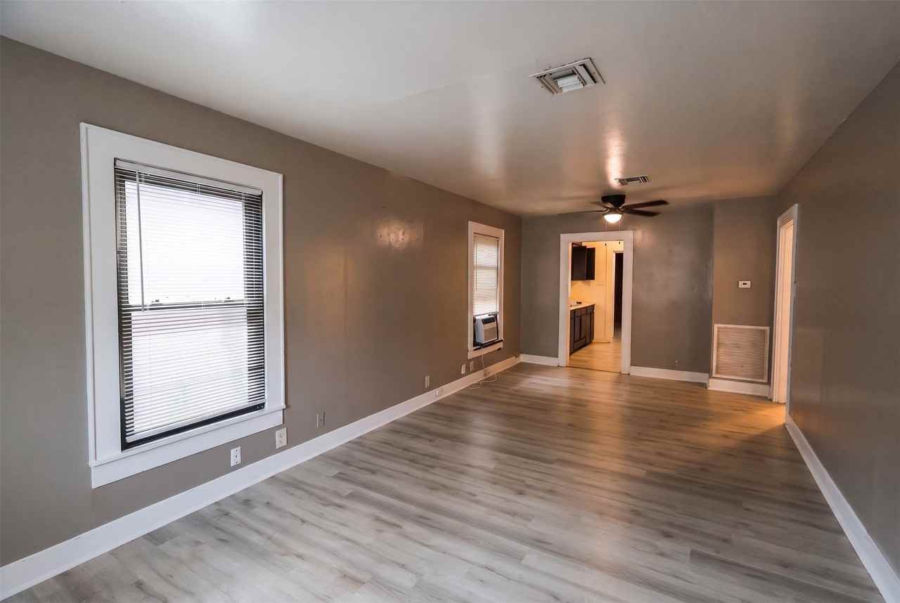 504 Yarborough St - Photo 3 of 15
