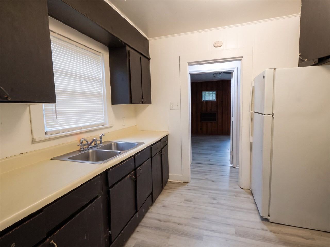 504 Yarborough St - Photo 4 of 15
