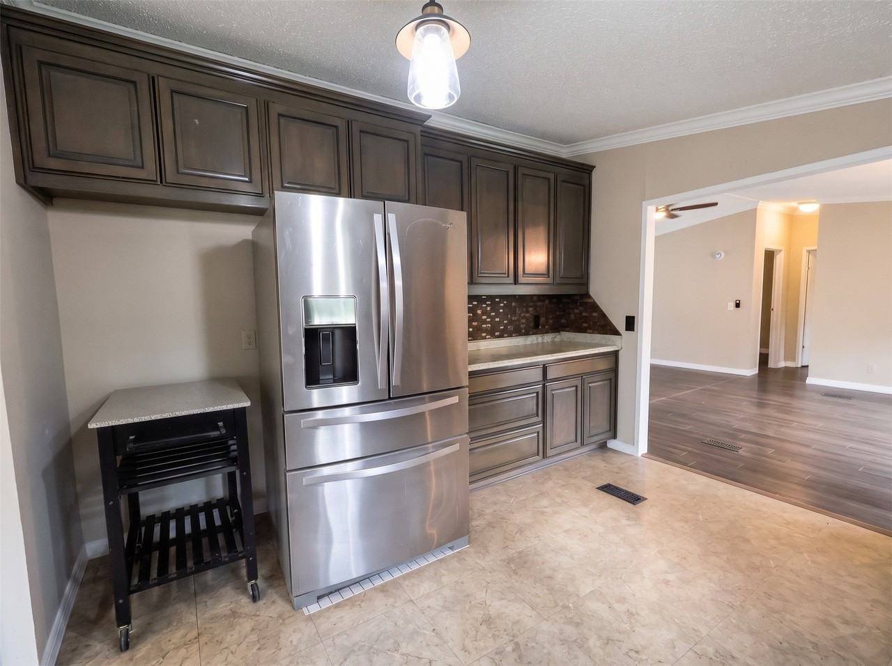 1304 Hollow Oaks Ln - Photo 5 of 18
