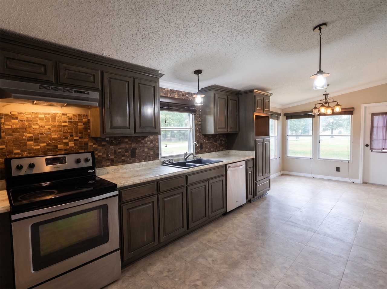1304 Hollow Oaks Ln - Photo 6 of 18