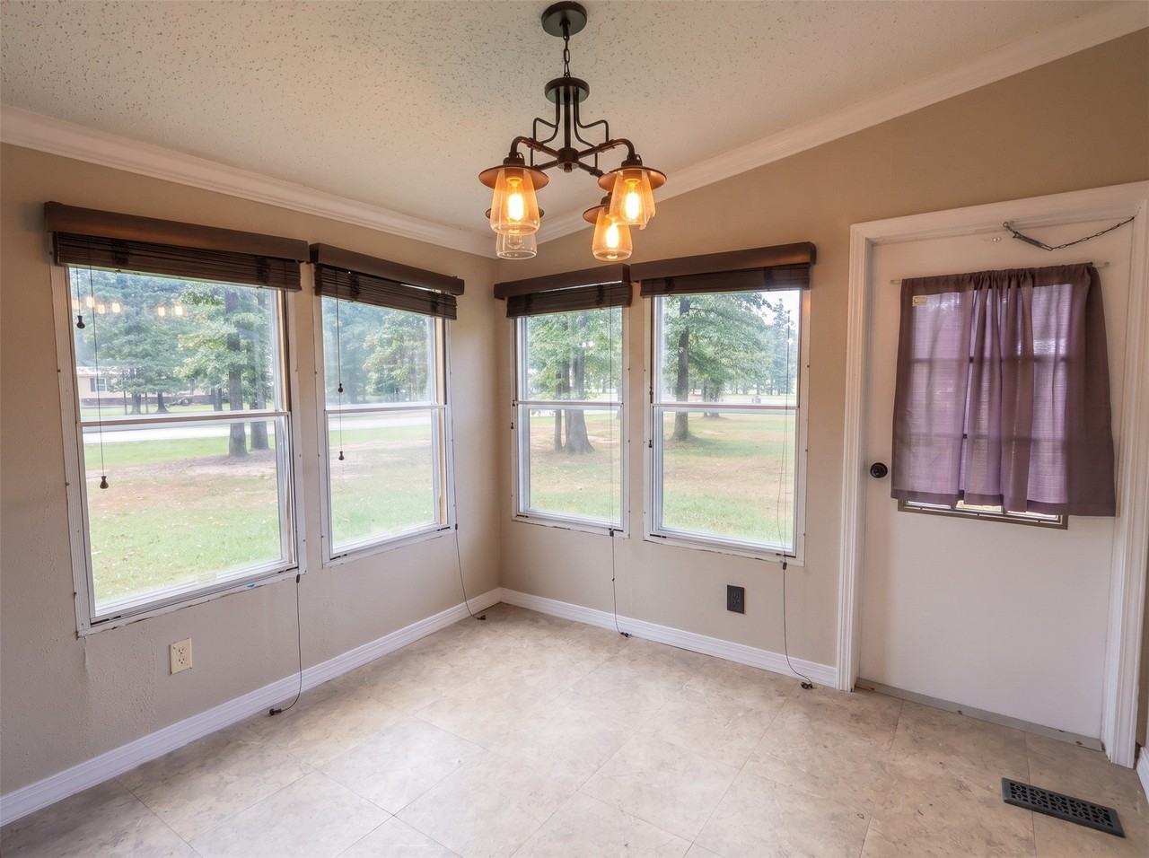 1304 Hollow Oaks Ln - Photo 7 of 18