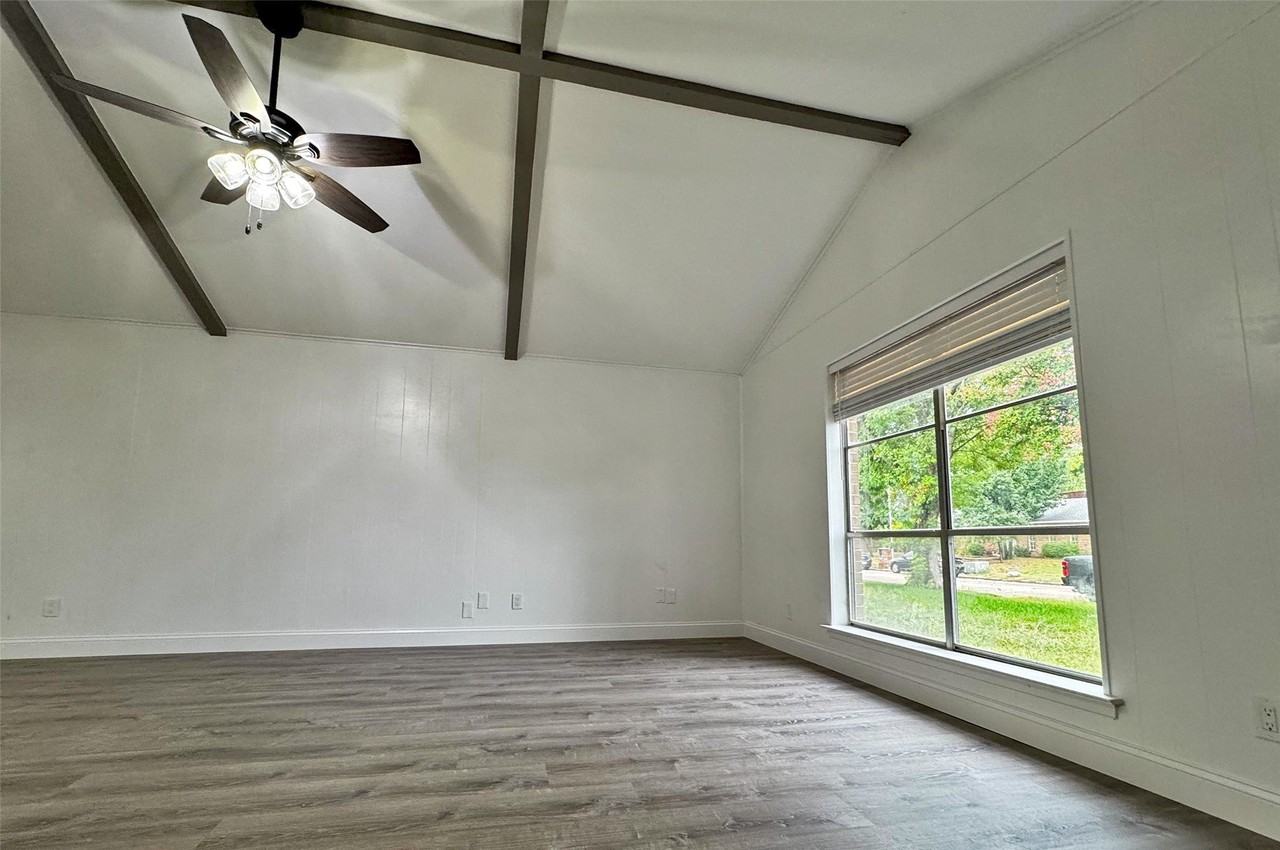 1713 Kingsbridge Dr - Photo 4 of 18