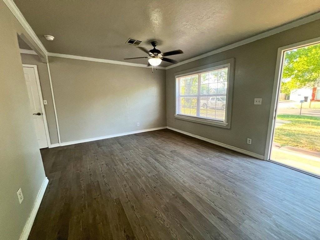 2326 Nw Lincoln Ave - Photo 2 of 13