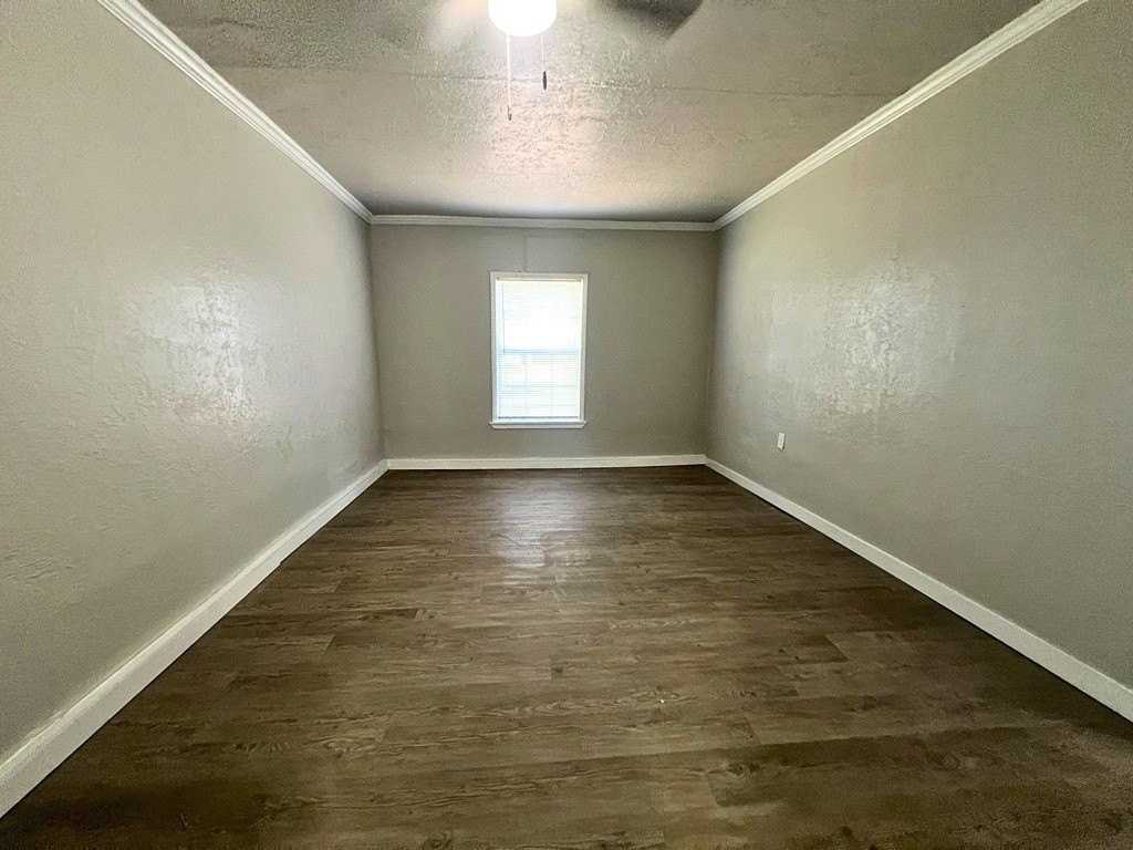2326 Nw Lincoln Ave - Photo 7 of 13