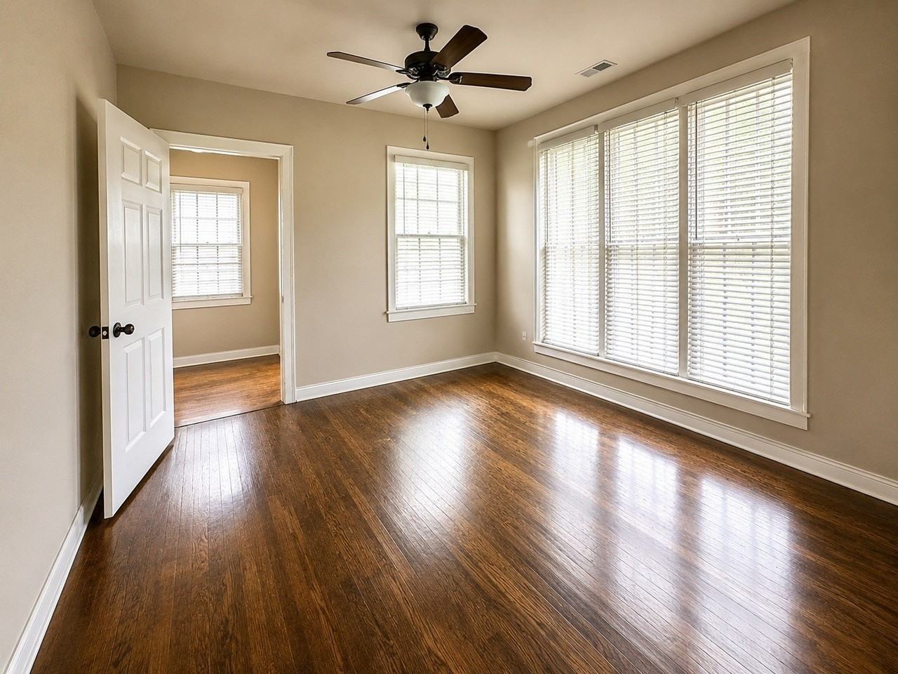 924 W Laurel St - Photo 2 of 7