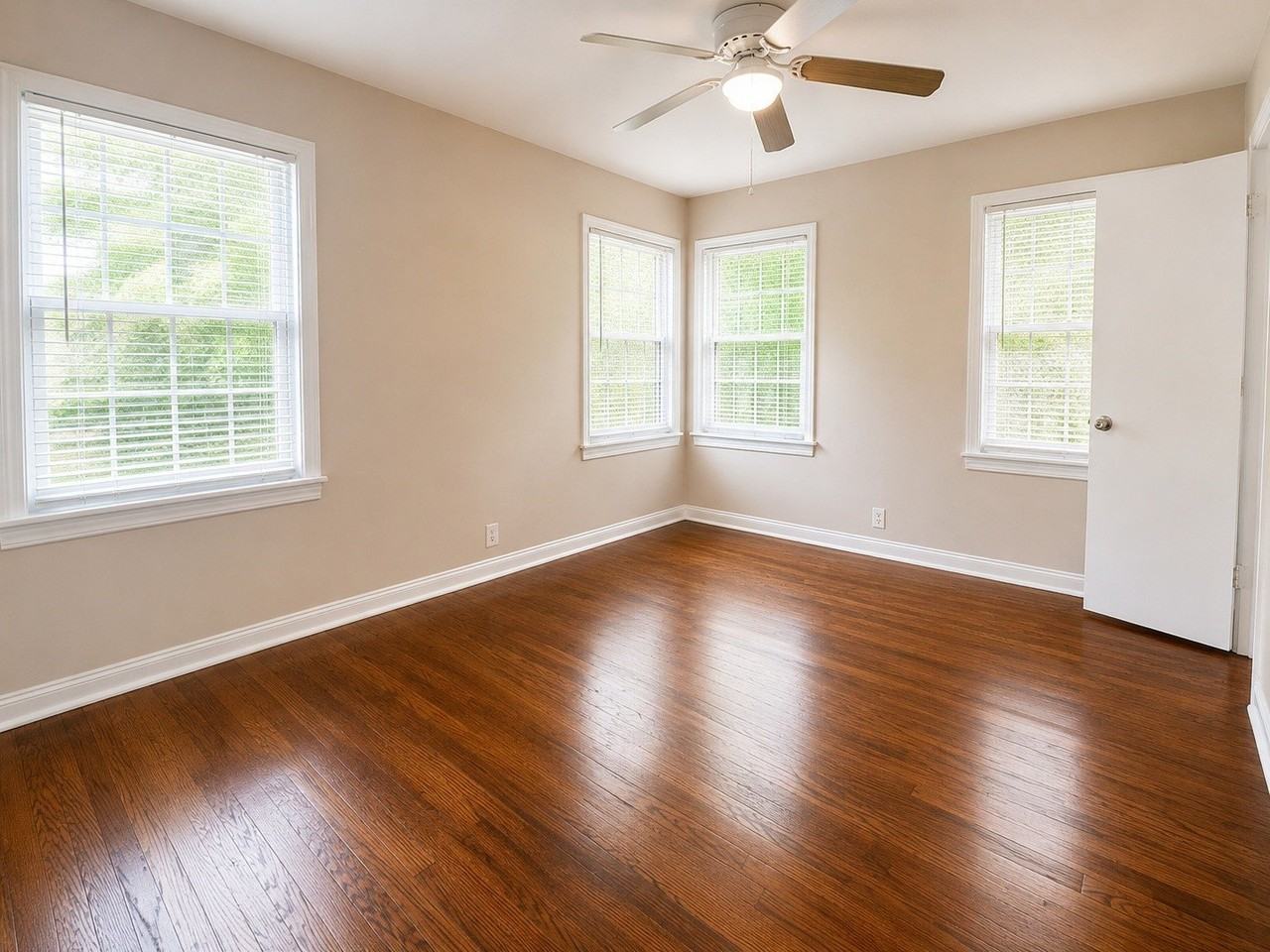 924 W Laurel St - Photo 4 of 7