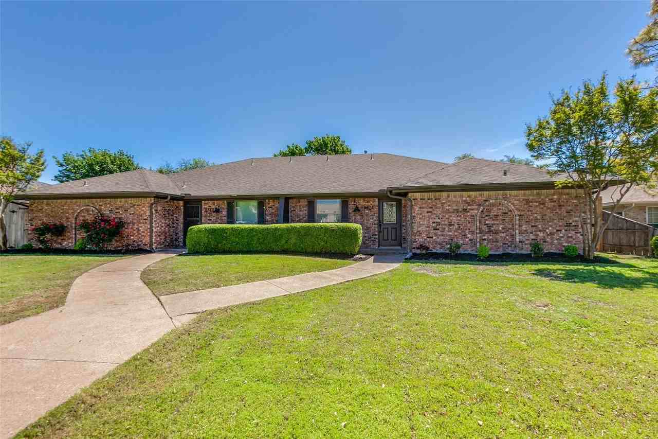 2822 Clear Springs Dr - Photo 2 of 25