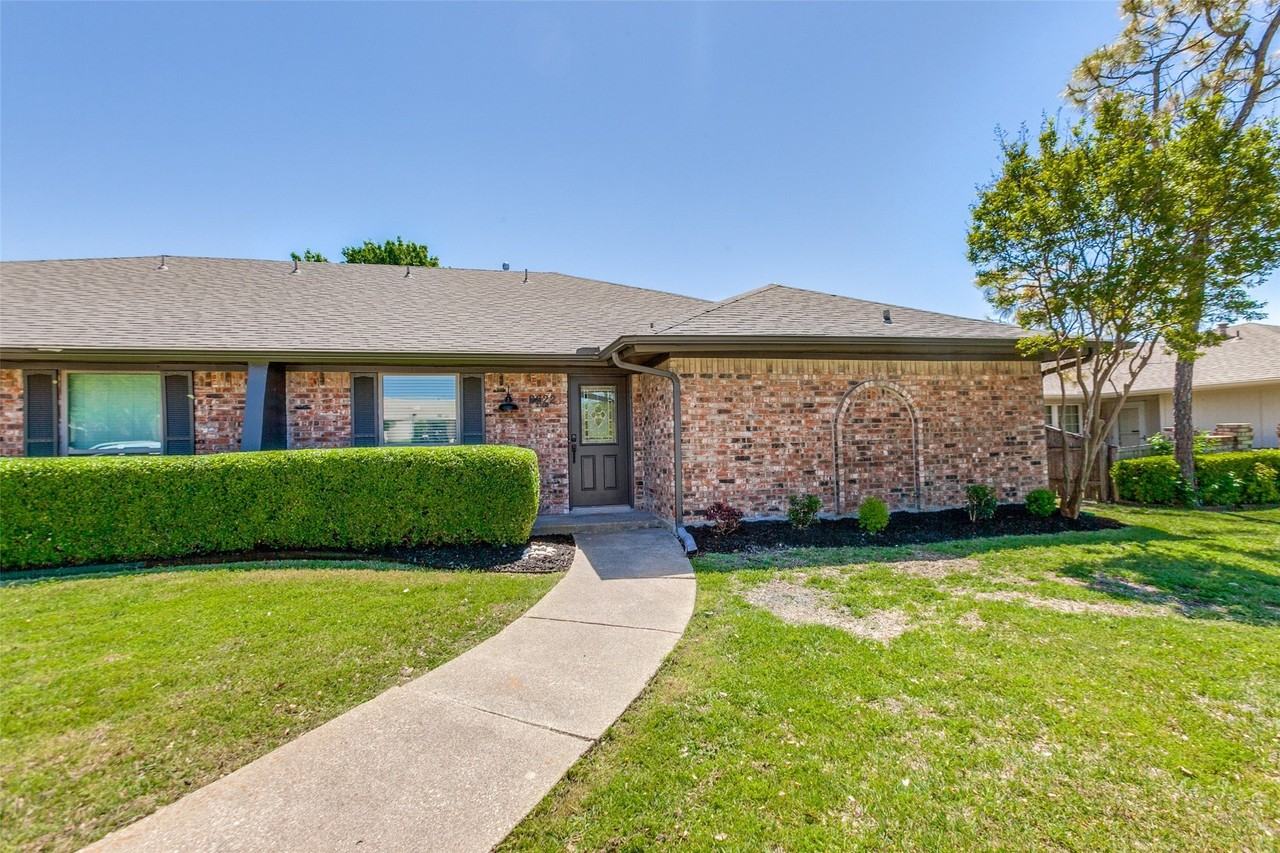 2822 Clear Springs Dr - Photo 3 of 25