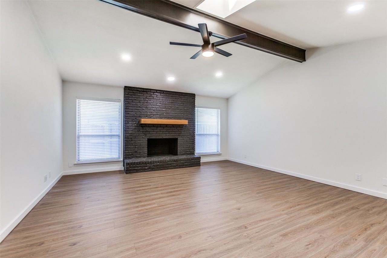 2822 Clear Springs Dr - Photo 4 of 25