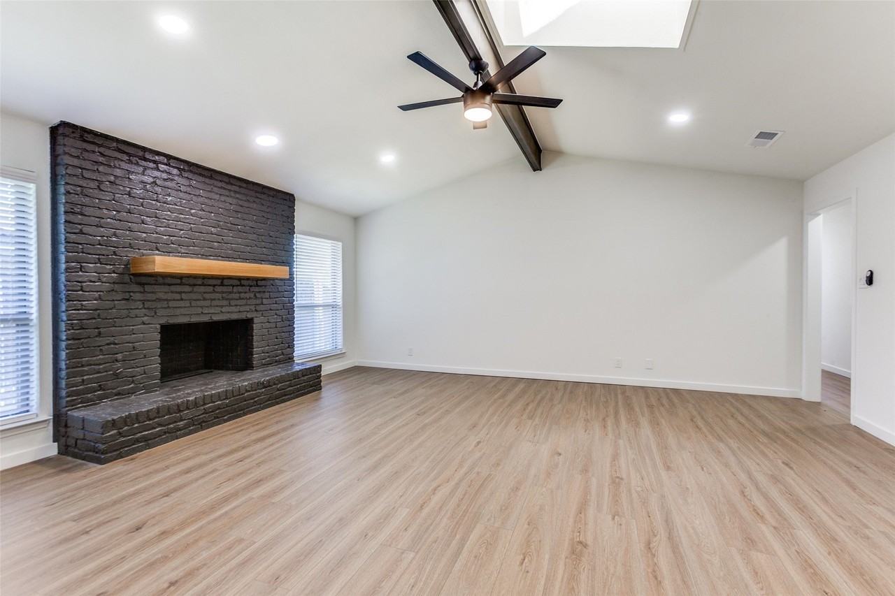 2822 Clear Springs Dr - Photo 5 of 25