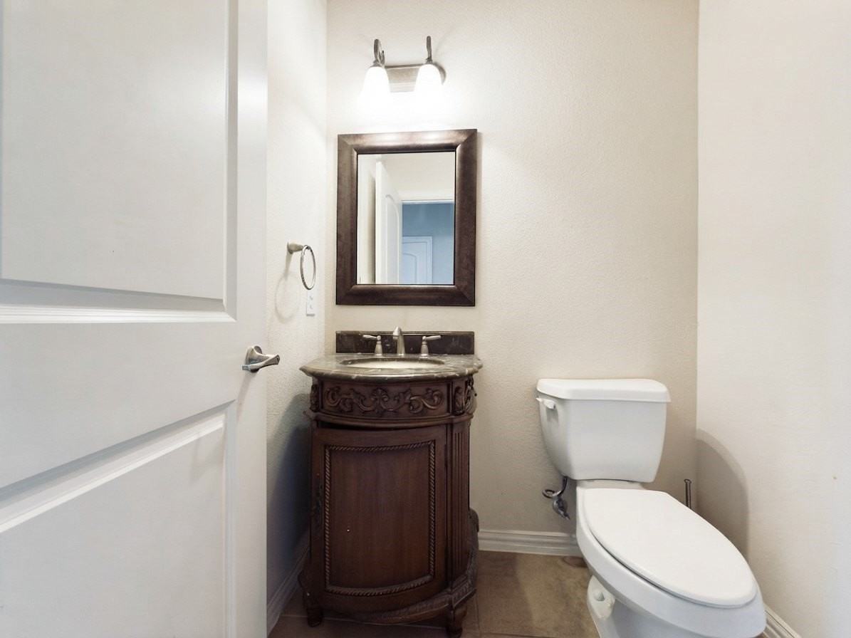 4953 Grinstein Dr - Photo 3 of 38