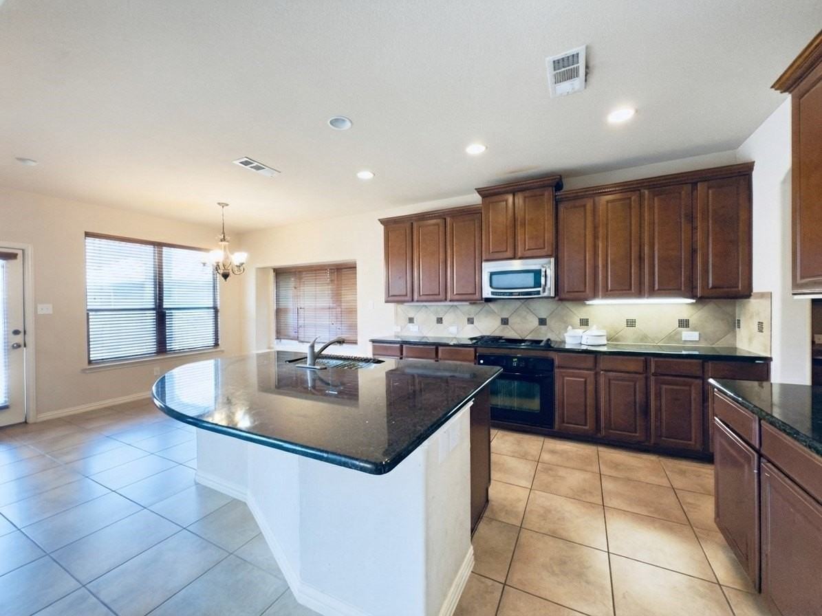 4953 Grinstein Dr - Photo 4 of 38