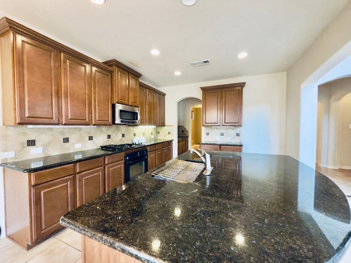 4953 Grinstein Dr - Photo 5 of 38