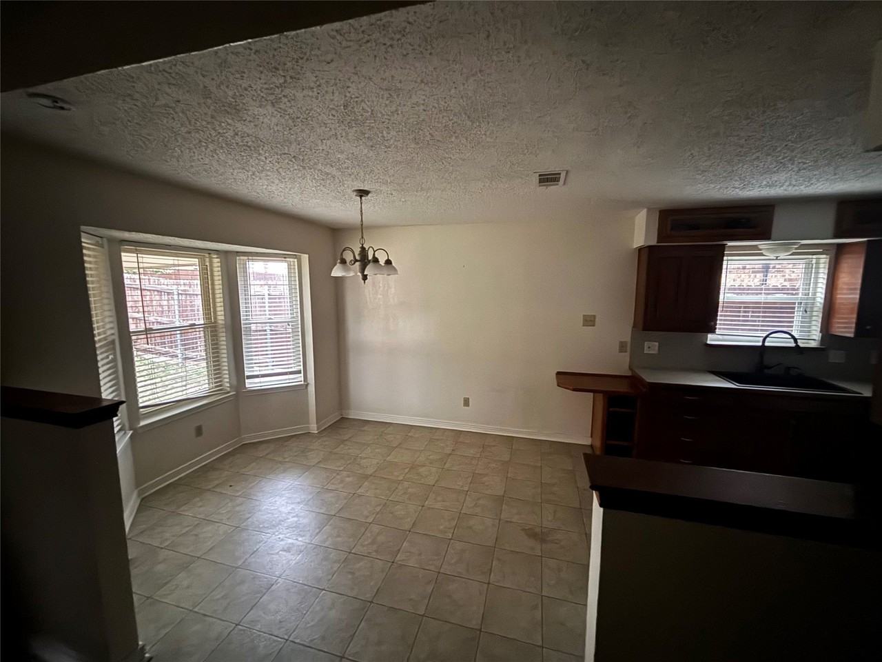 5916 Birchill Rd - Photo 4 of 12