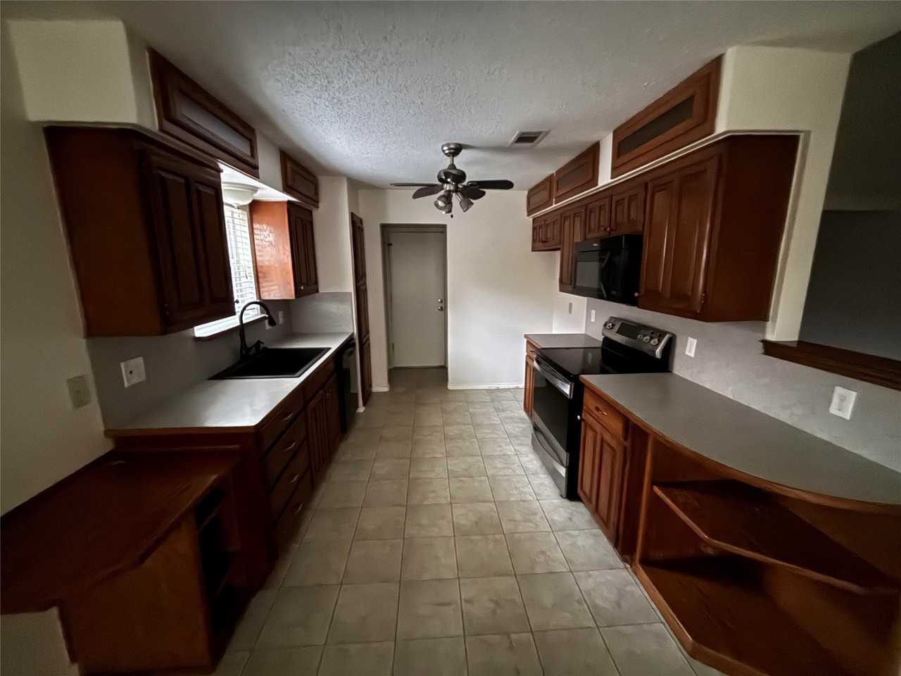 5916 Birchill Rd - Photo 5 of 12