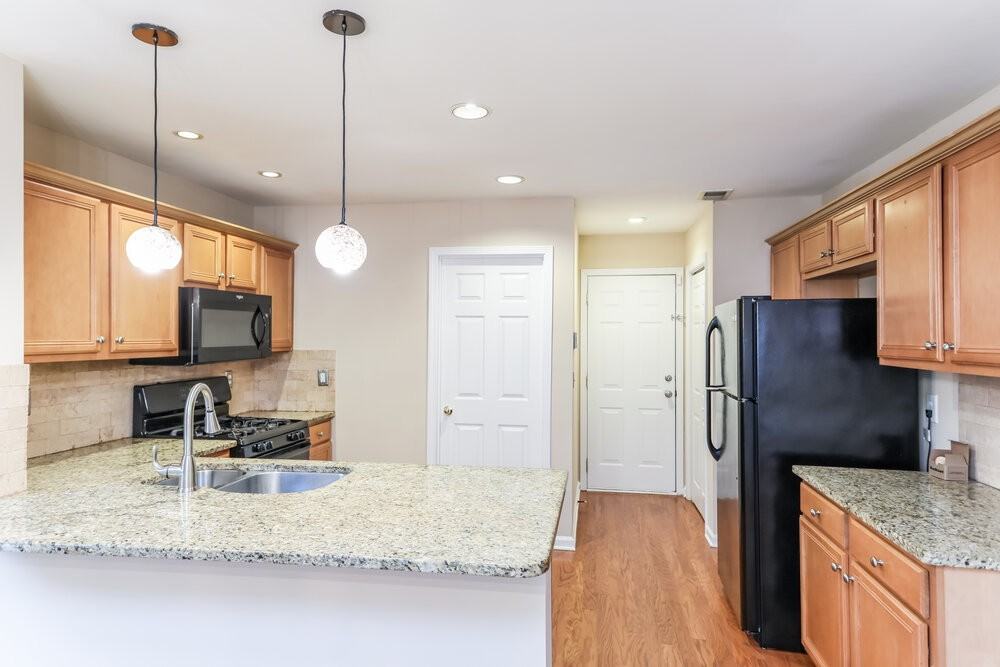 2230 Gateview Ct - Photo 5 of 17