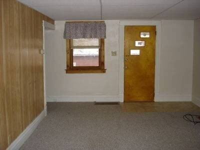 421 Crawford Ct - Photo 2 of 8