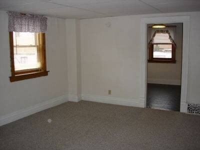 421 Crawford Ct - Photo 3 of 8