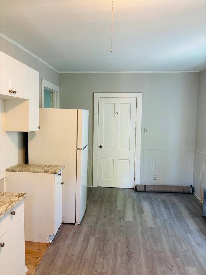 232 Glen Cove Ave - Photo 4 of 8